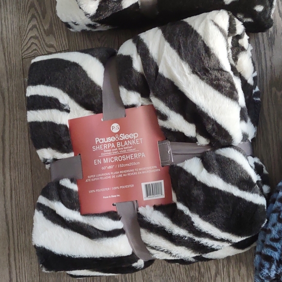 Beautiful throws blankets 🌟♥️🍀 - Picture 4 of 4